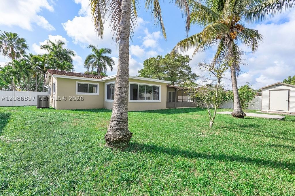 Real estate property located at 2475 214th St, Miami-dade, Highland Lakes, Aventura, FL