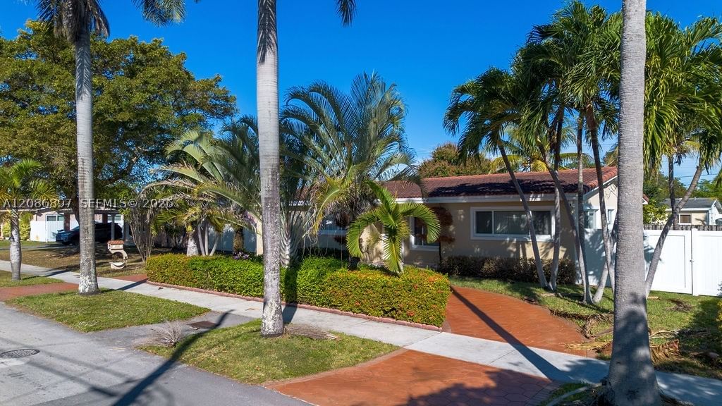 Real estate property located at 2475 214th St, Miami-dade, Highland Lakes, Aventura, FL
