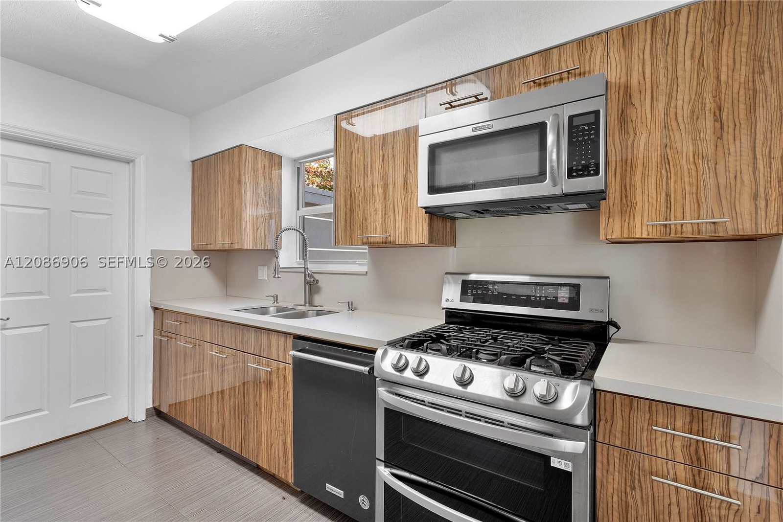 Real estate property located at 2505 214th St, Miami-dade, Highland Lakes, Aventura, FL