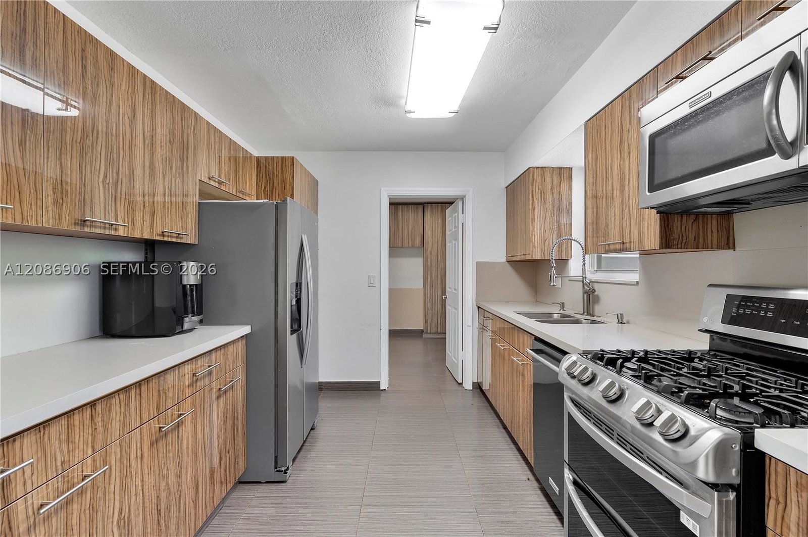 Real estate property located at 2505 214th St, Miami-dade, Highland Lakes, Aventura, FL