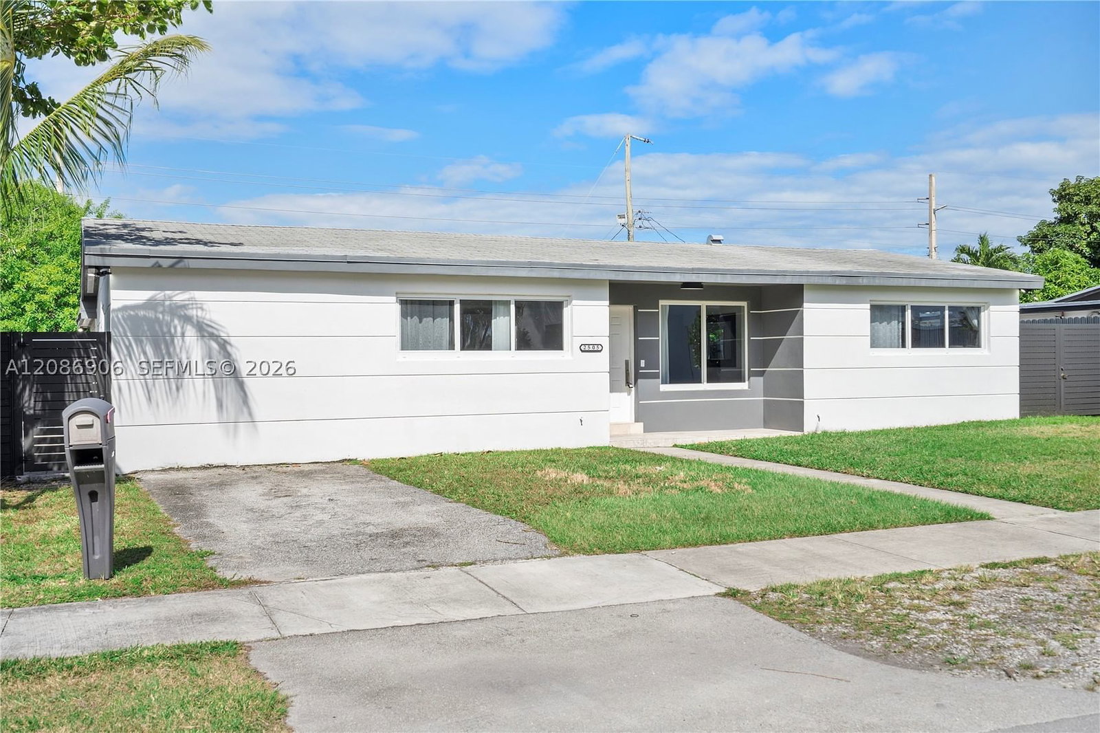 Real estate property located at 2505 214th St, Miami-dade, Highland Lakes, Aventura, FL