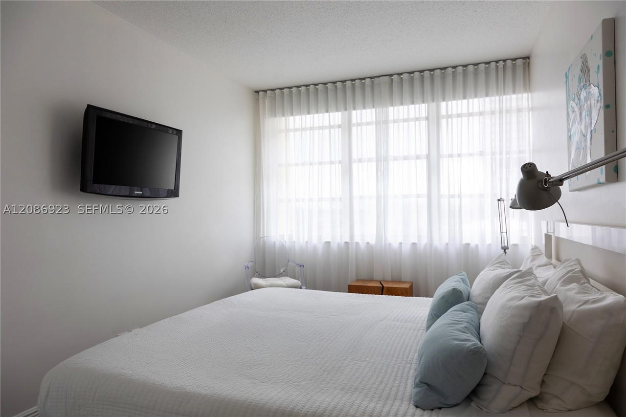 Real estate property located at 1817 Ocean Dr #320, Broward, Imperial Towers Condo, Hallandale Beach, FL