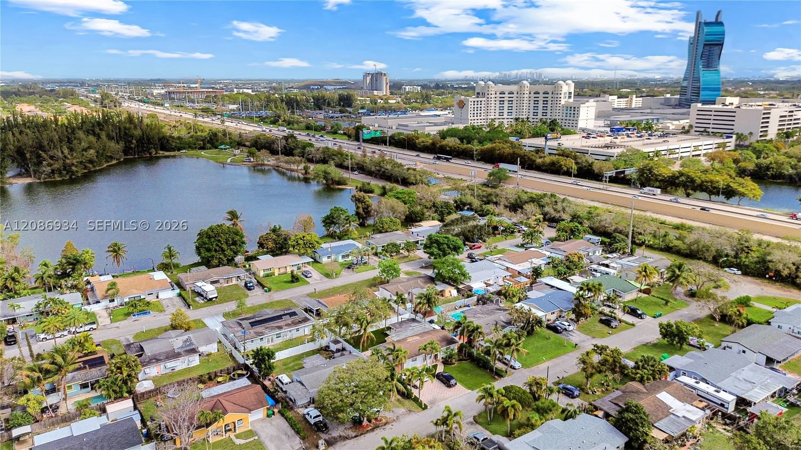 Real estate property located at 5220 57th St, Broward, Silver Lake, Davie, FL