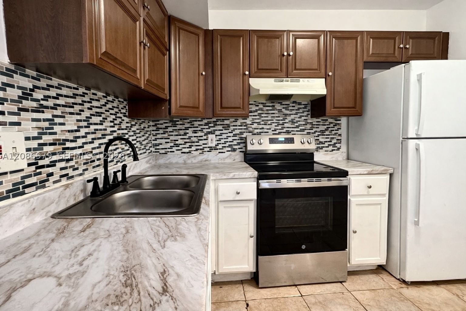 Real estate property located at 3700 21st St #109, Broward, Sunset Hills I Condominiu, Lauderdale Lakes, FL