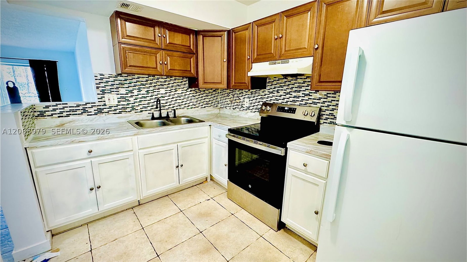 Real estate property located at 3700 21st St #109, Broward, Sunset Hills I Condominiu, Lauderdale Lakes, FL