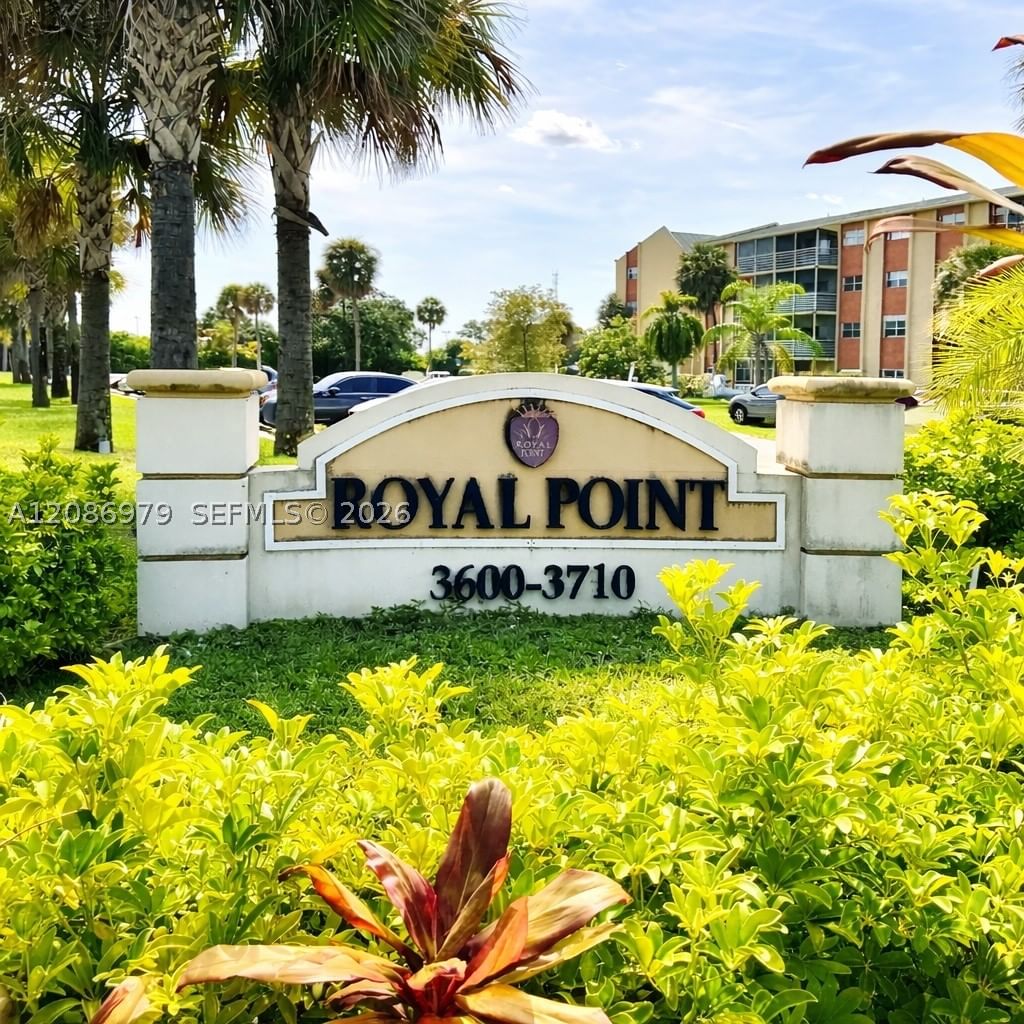 Real estate property located at 3700 21st St #109, Broward, Sunset Hills I Condominiu, Lauderdale Lakes, FL