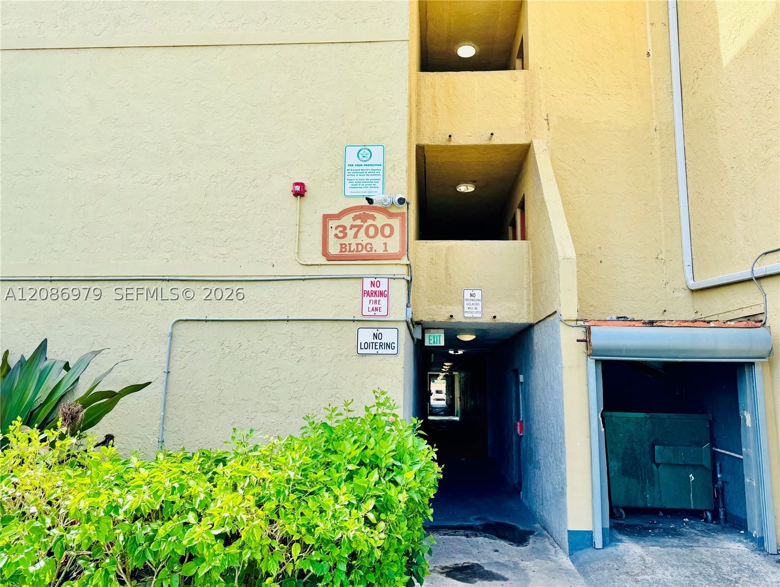 Real estate property located at 3700 21st St #109, Broward, Sunset Hills I Condominiu, Lauderdale Lakes, FL