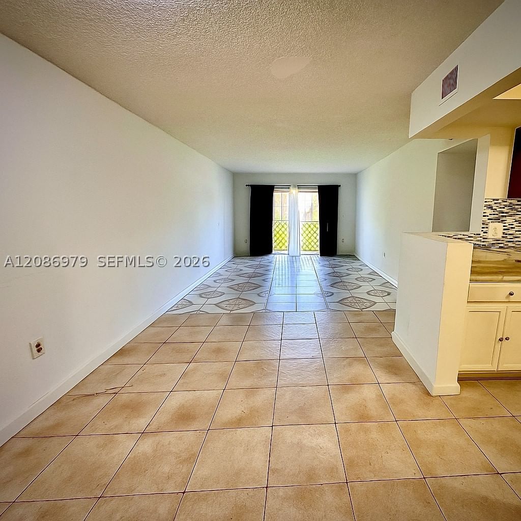 Real estate property located at 3700 21st St #109, Broward, Sunset Hills I Condominiu, Lauderdale Lakes, FL