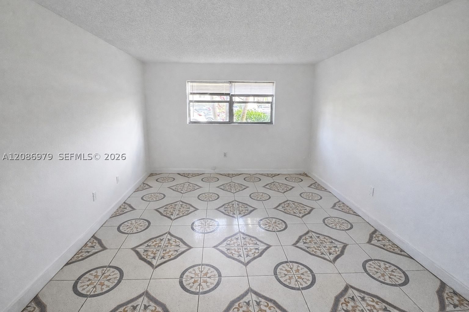 Real estate property located at 3700 21st St #109, Broward, Sunset Hills I Condominiu, Lauderdale Lakes, FL