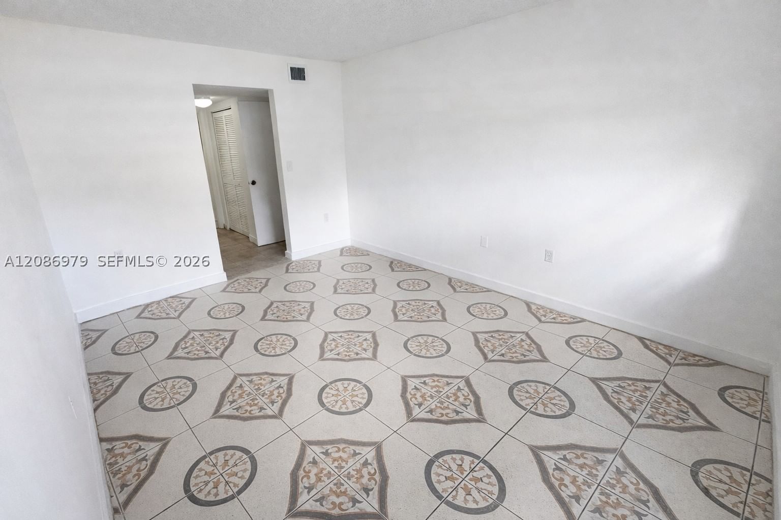 Real estate property located at 3700 21st St #109, Broward, Sunset Hills I Condominiu, Lauderdale Lakes, FL