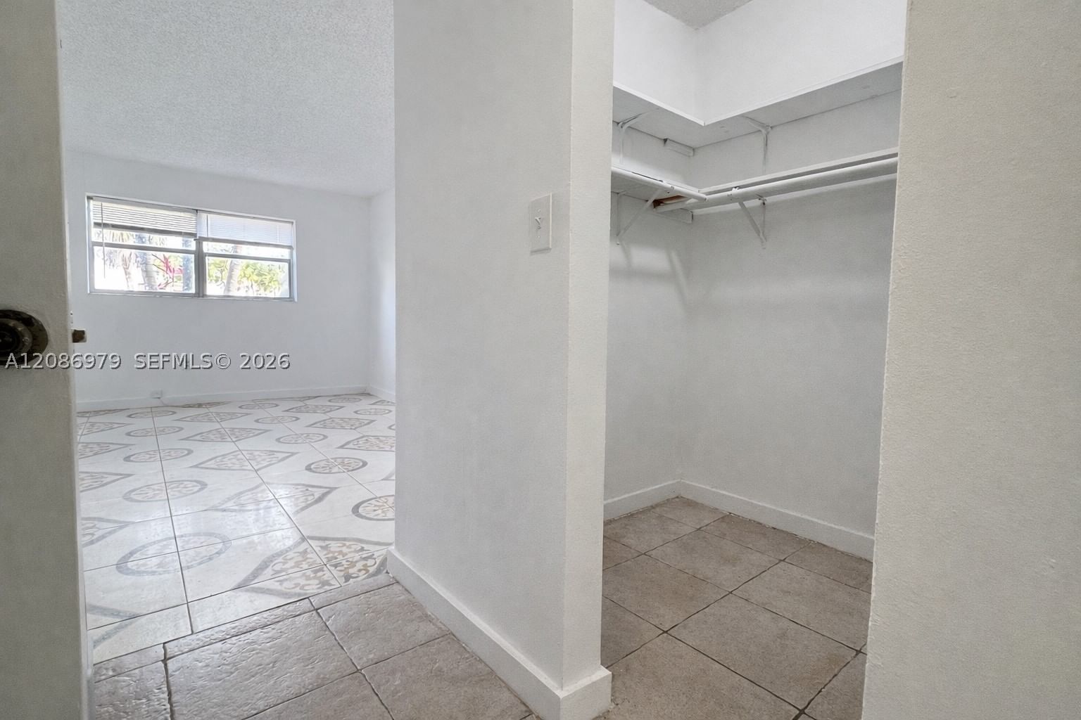 Real estate property located at 3700 21st St #109, Broward, Sunset Hills I Condominiu, Lauderdale Lakes, FL
