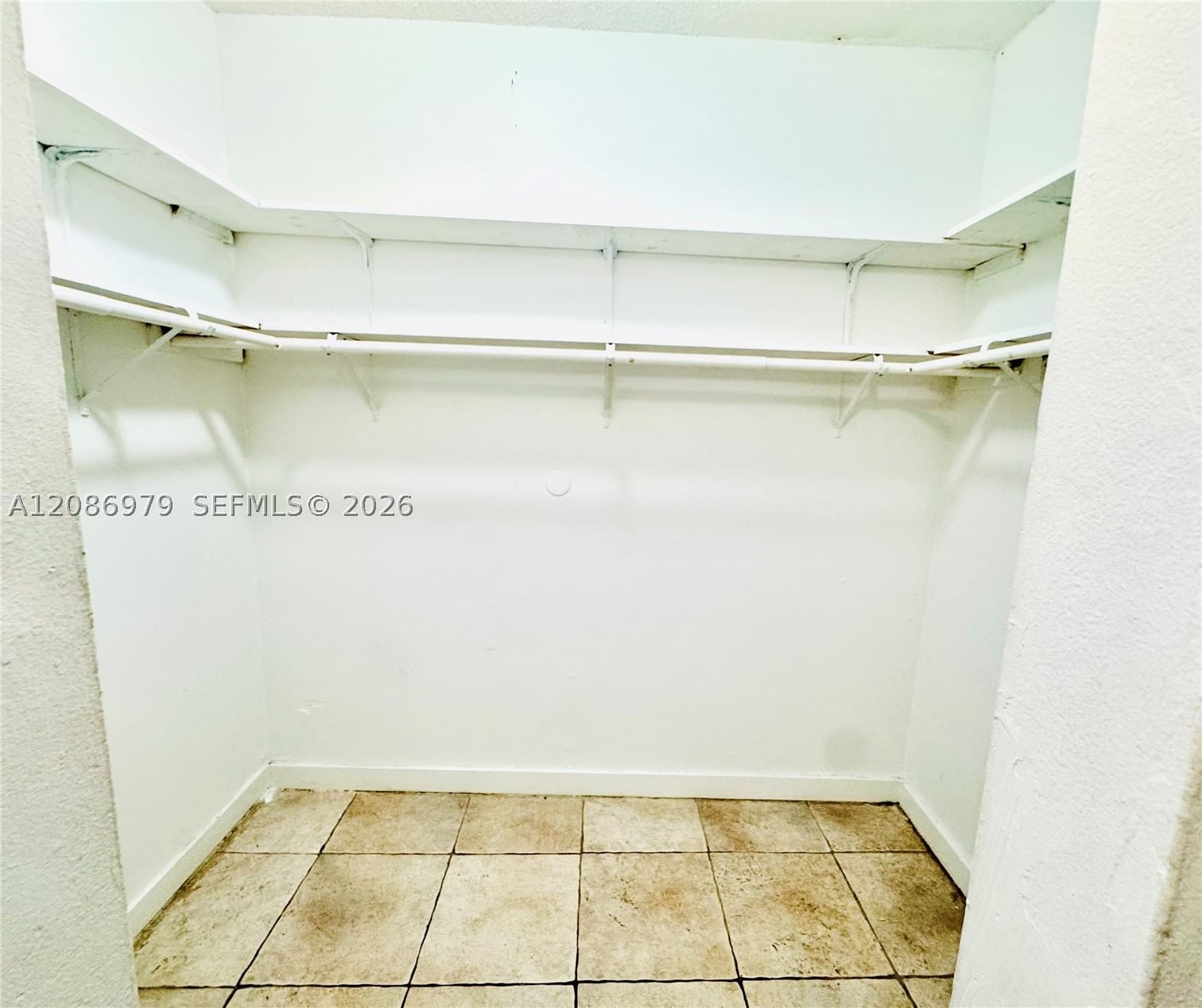 Real estate property located at 3700 21st St #109, Broward, Sunset Hills I Condominiu, Lauderdale Lakes, FL