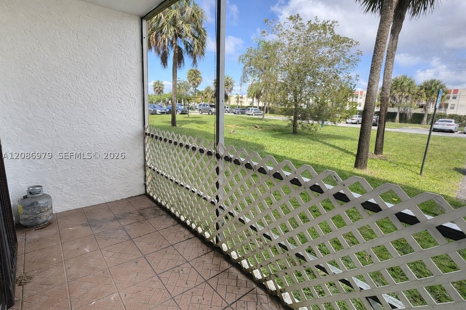 Real estate property located at 3700 21st St #109, Broward, Sunset Hills I Condominiu, Lauderdale Lakes, FL