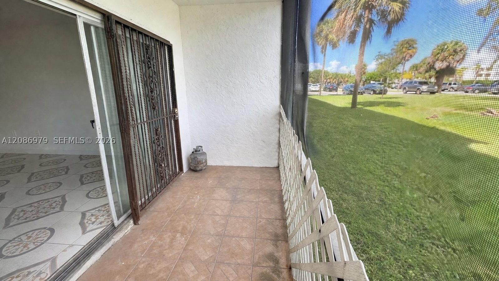 Real estate property located at 3700 21st St #109, Broward, Sunset Hills I Condominiu, Lauderdale Lakes, FL