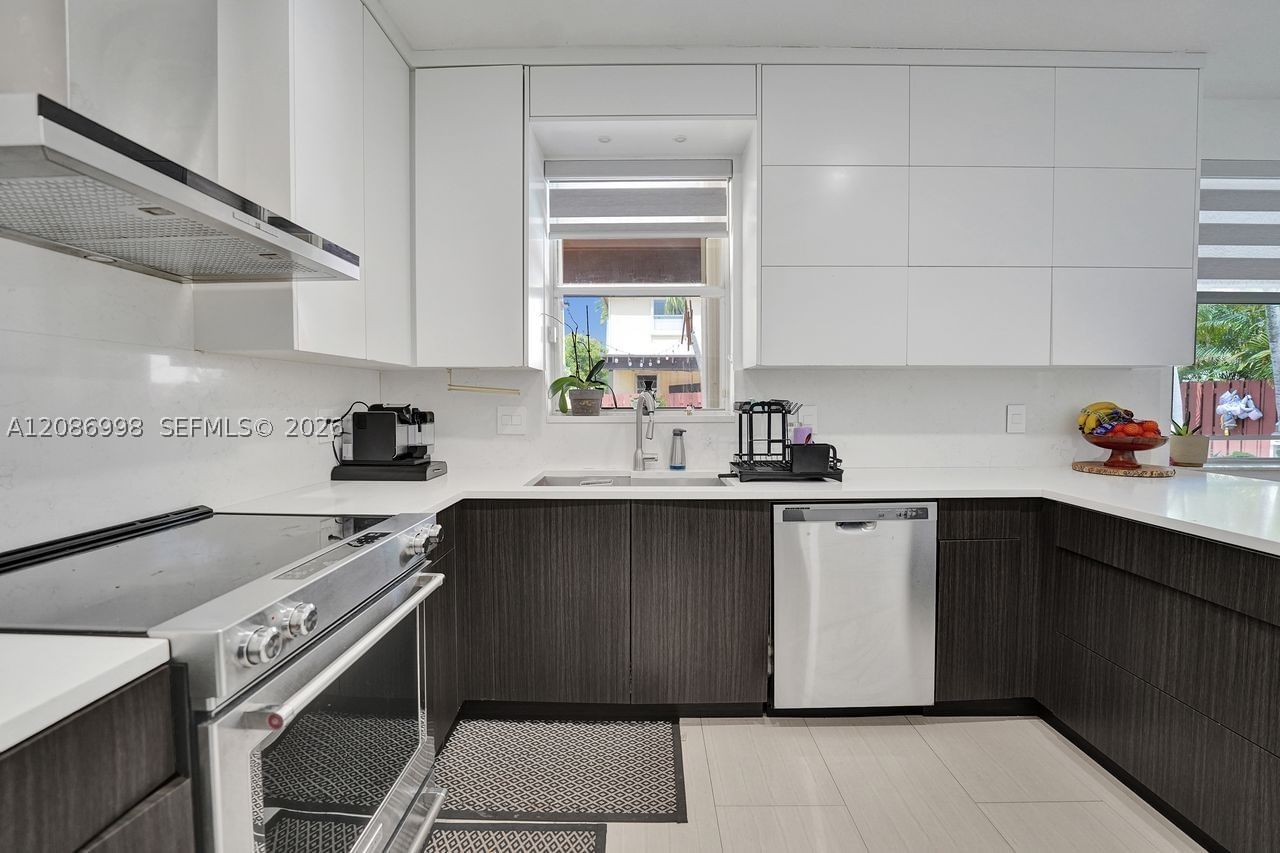 Real estate property located at 13725 50th Ct, Broward, Santorini At Vizcaya, Miramar, FL