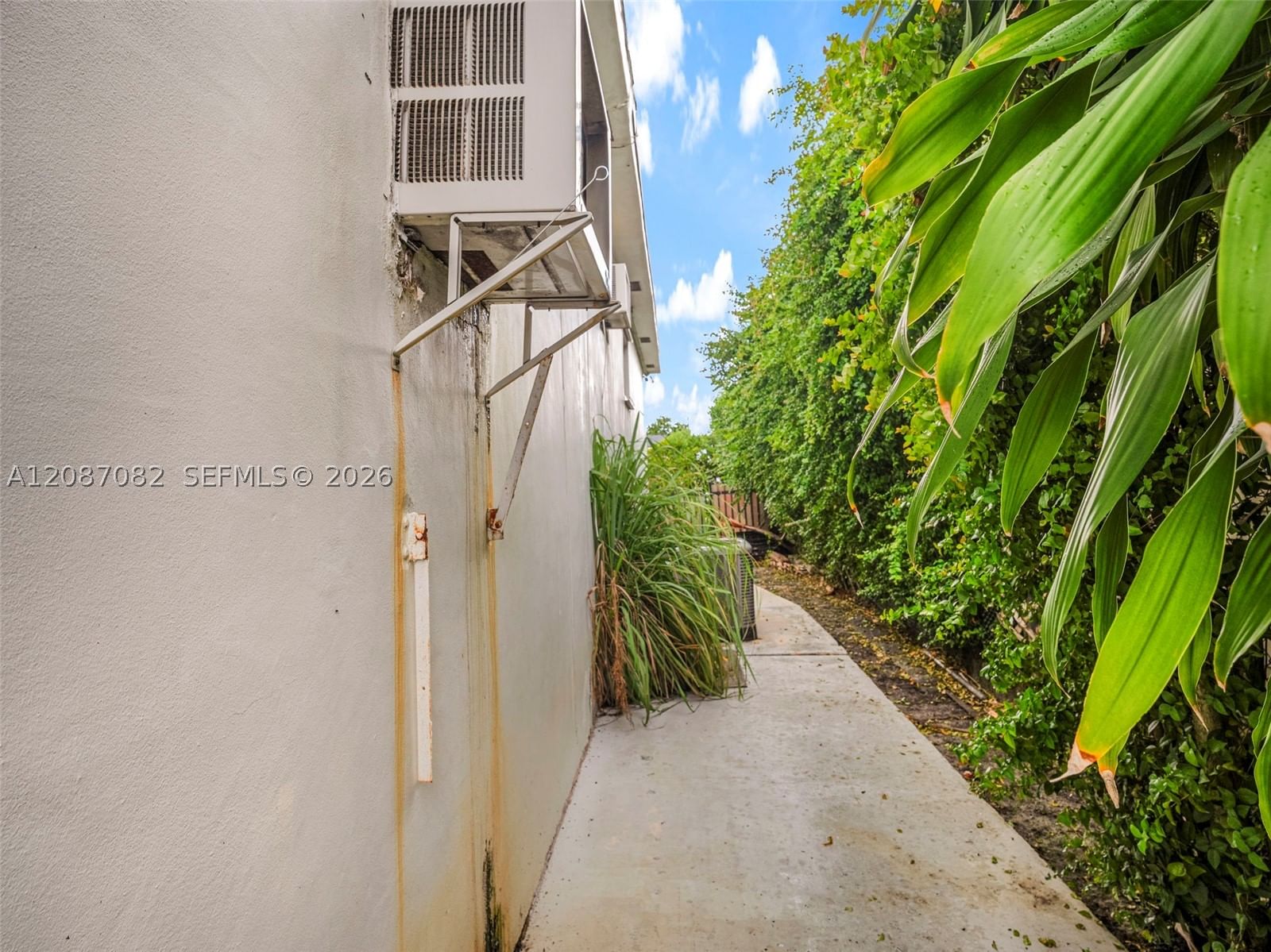 Real estate property located at 5440 7th Ave, Miami-dade, Saratoga Heights Re-sub, Hialeah, FL