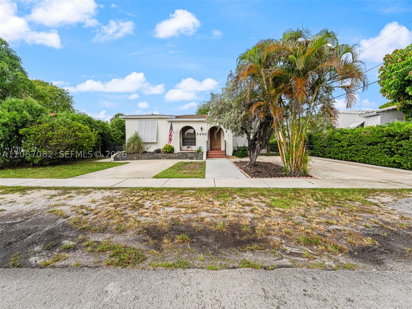 Real estate property located at 5440 7th Ave, Miami-dade, Saratoga Heights Re-sub, Hialeah, FL