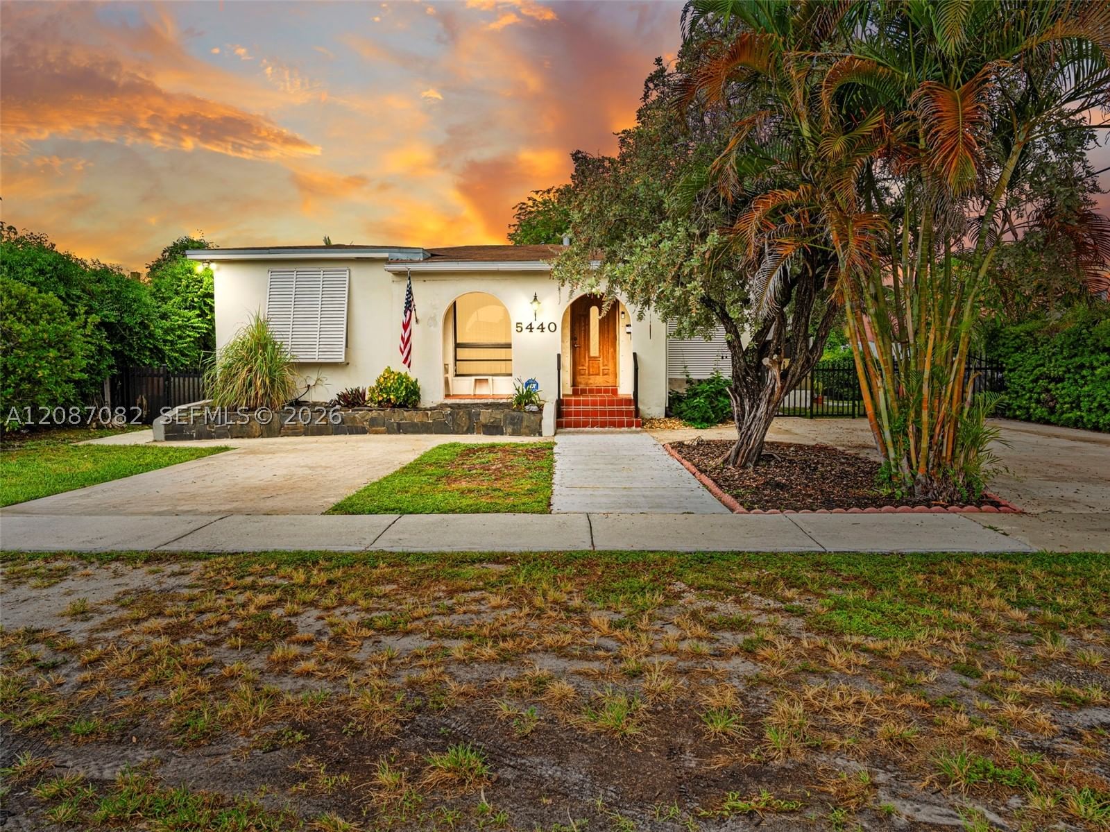 Real estate property located at 5440 7th Ave, Miami-dade, Saratoga Heights Re-sub, Hialeah, FL