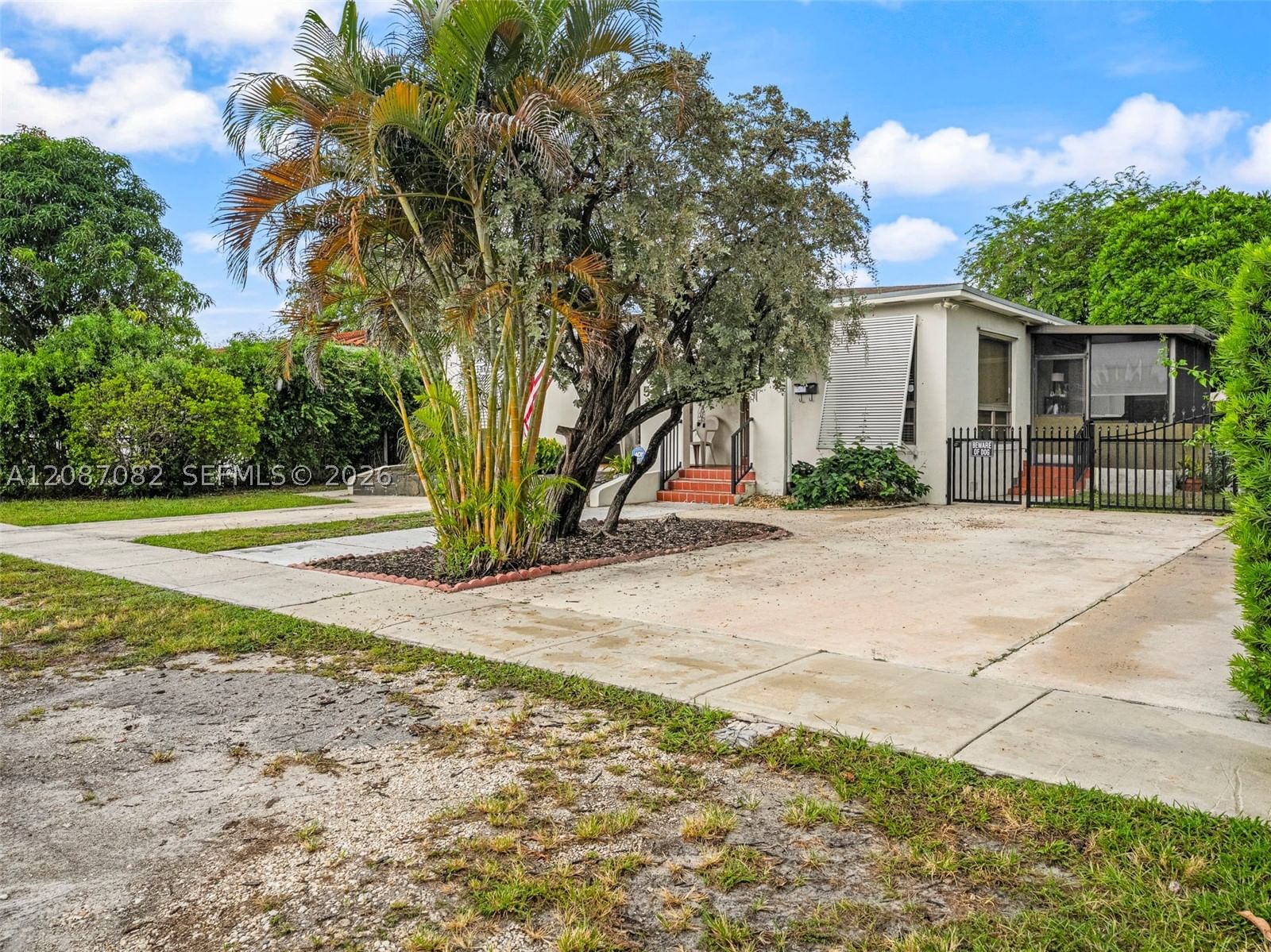 Real estate property located at 5440 7th Ave, Miami-dade, Saratoga Heights Re-sub, Hialeah, FL