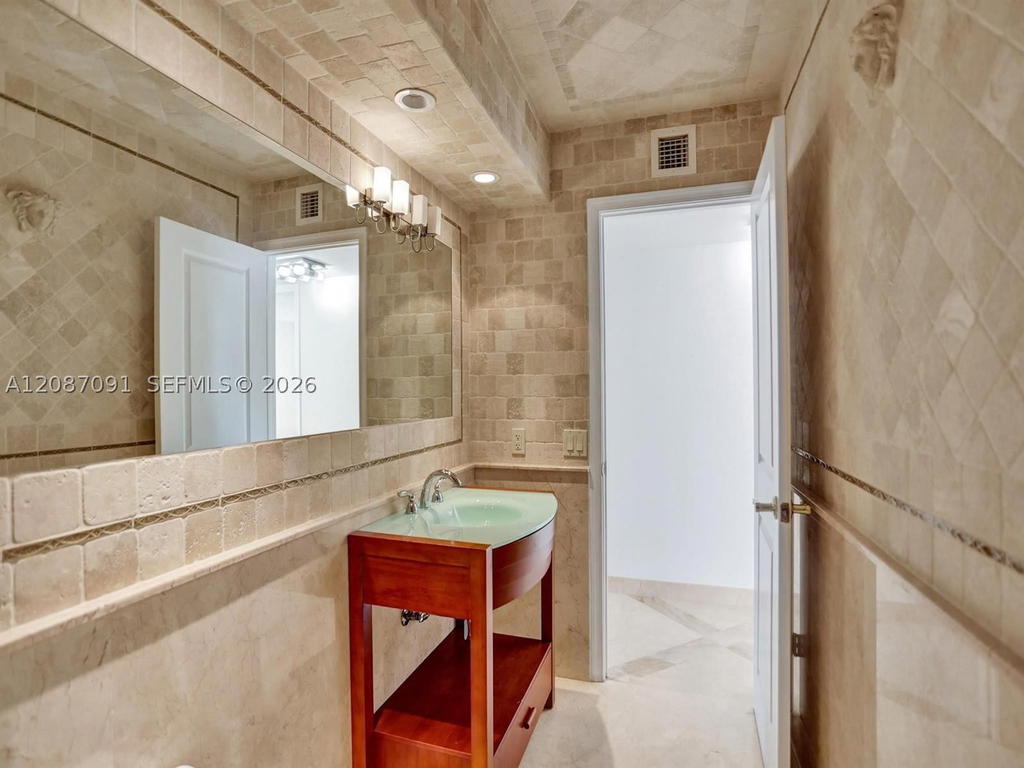 Real estate property located at 1880 Ocean Dr #402, Broward, La Mer Estates West Condo, Hallandale Beach, FL