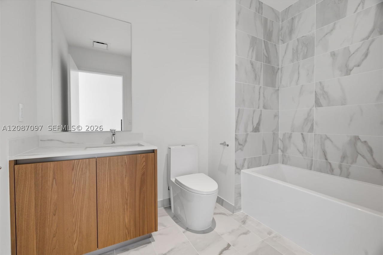 Real estate property located at 1400 Biscayne Blvd #1801, Miami-dade, Casa Bella, Miami, FL