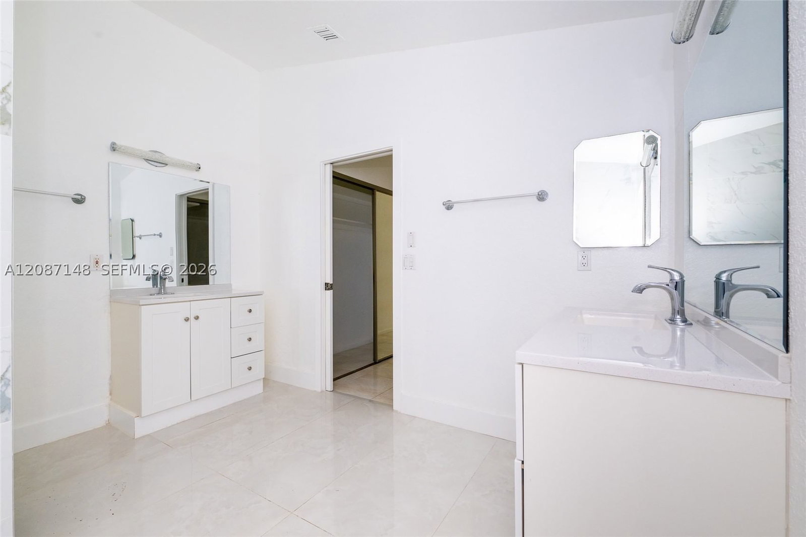 Real estate property located at 9706 Harbour Lake Cir, Palm Beach, Palm Isles, Boynton Beach, FL