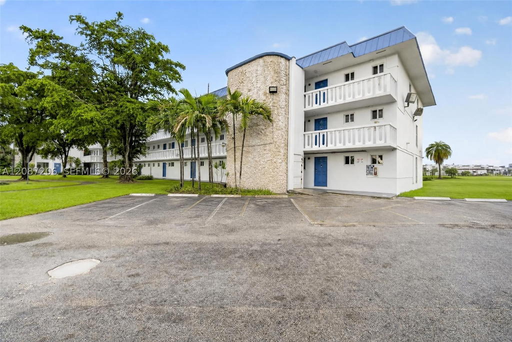 Real estate property located at 1000 191st St #14, Miami-dade, Riviera Condominium Apts, Miami, FL
