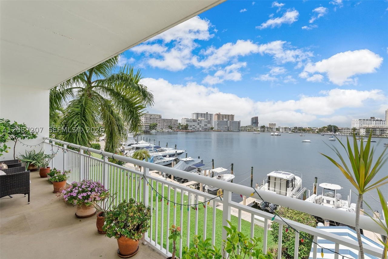 Real estate property located at 126 Golden Isles Dr #34A, Broward, Golden Isles Towers Condo, Hallandale Beach, FL