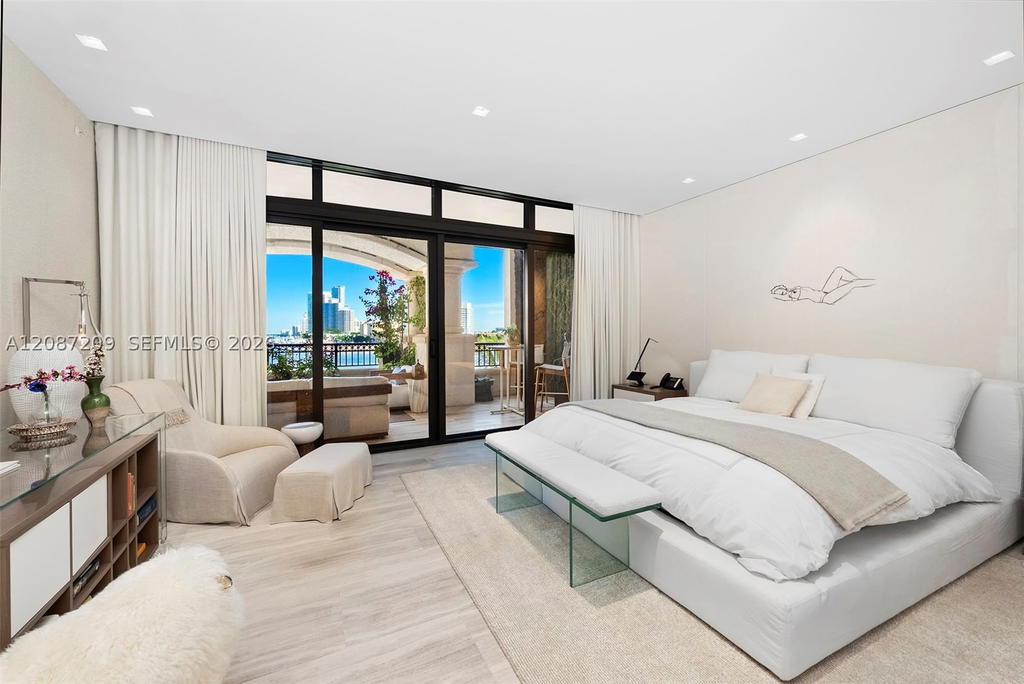 Real estate property located at 7052 Fisher Island Dr #7052, Miami-dade, Palazzo Del Sol/della Lun, Miami Beach, FL