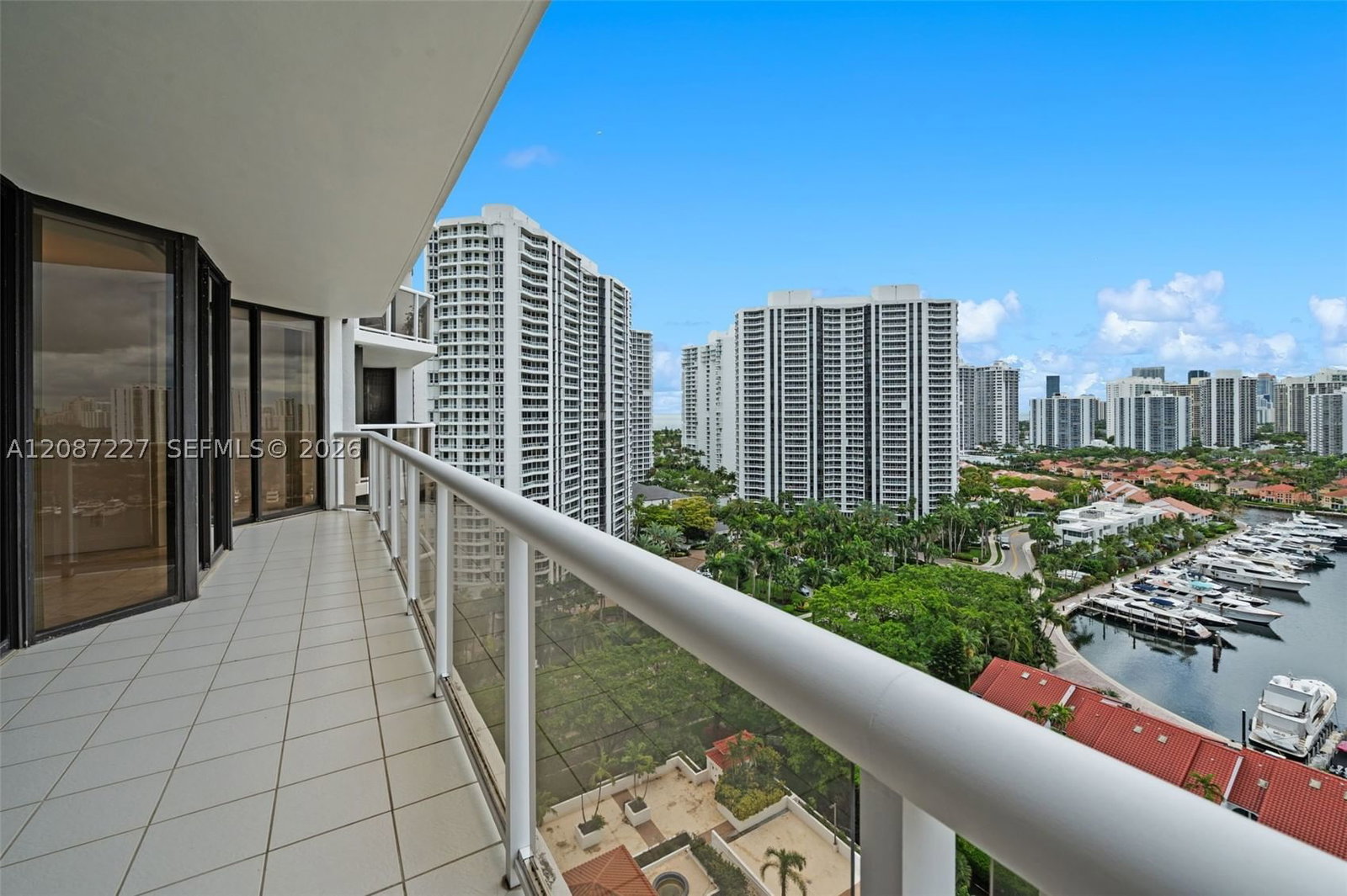 Real estate property located at 3640 Yacht Club Drive #1807, Miami-dade, Harborside, Aventura, FL