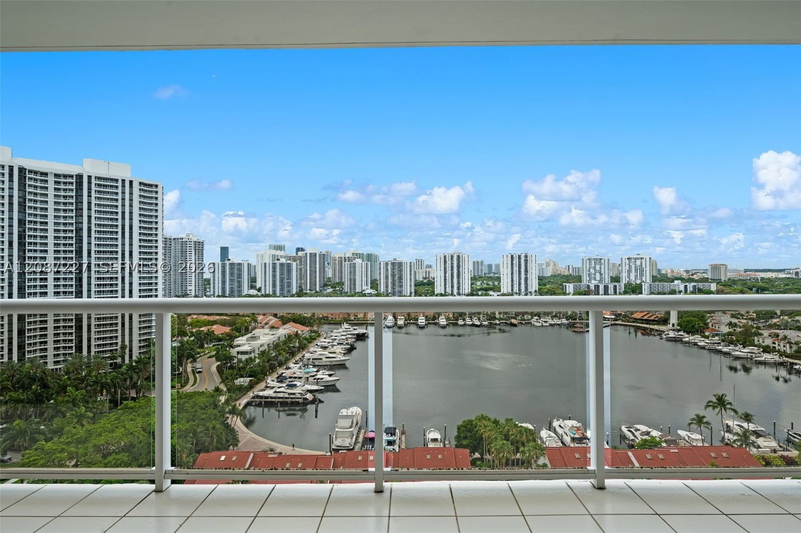 Real estate property located at 3640 Yacht Club Drive #1807, Miami-dade, Harborside, Aventura, FL