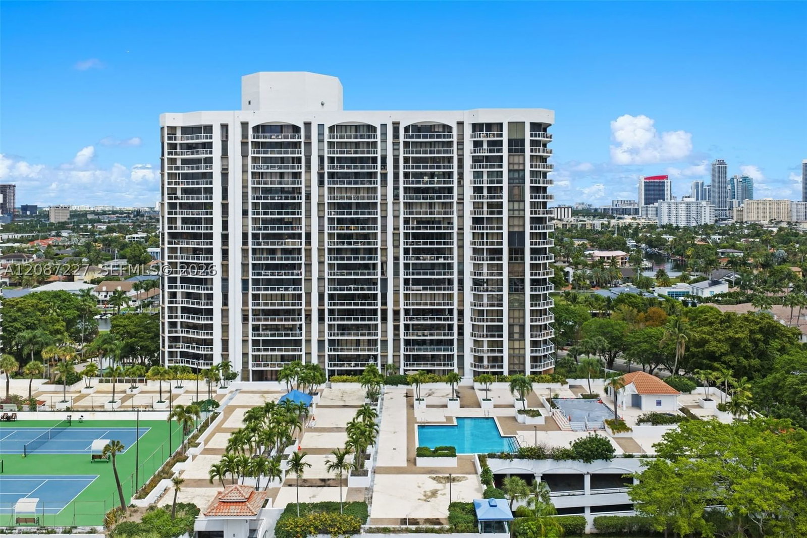 Real estate property located at 3640 Yacht Club Drive #1807, Miami-dade, Harborside, Aventura, FL