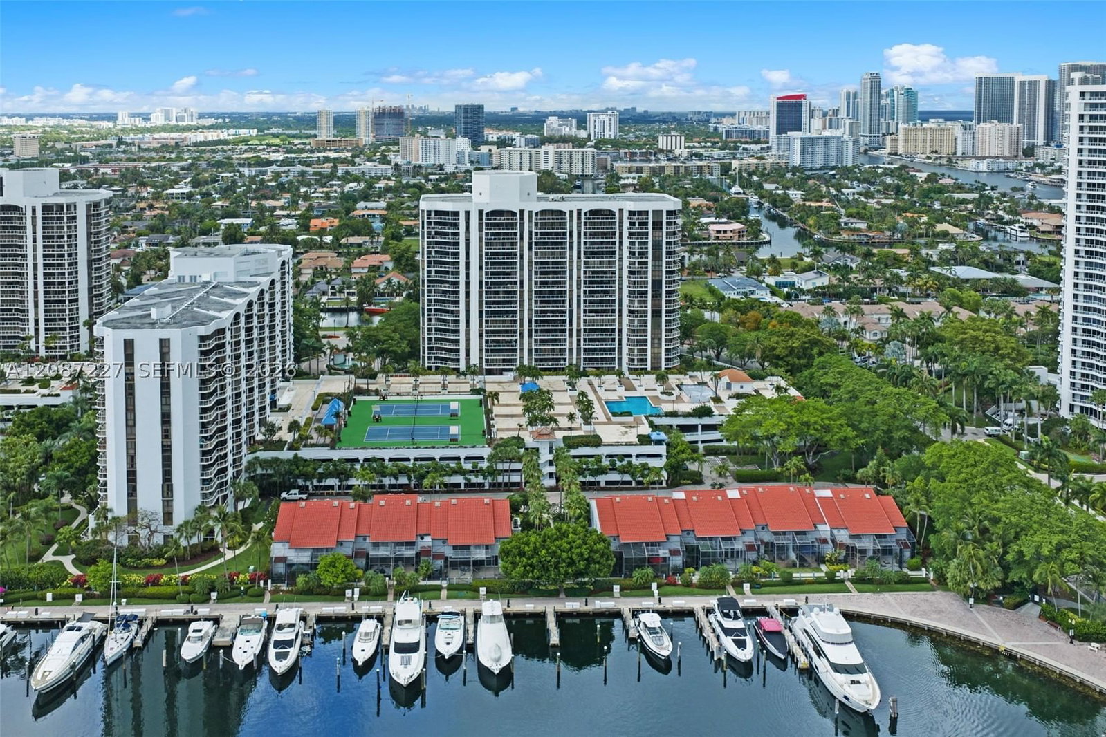 Real estate property located at 3640 Yacht Club Drive #1807, Miami-dade, Harborside, Aventura, FL