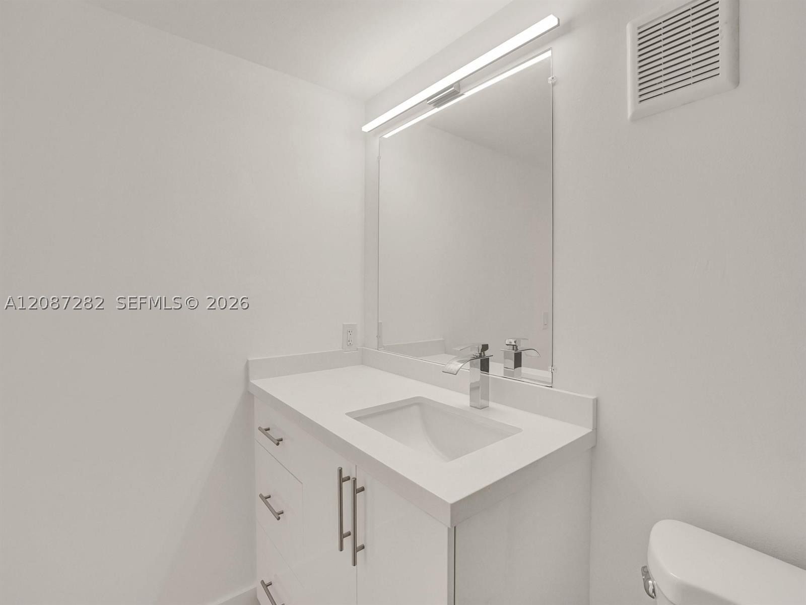 Real estate property located at 7111 Miami Lakes Dr N4, Miami-dade, Cypress Village Condo, Miami Lakes, FL
