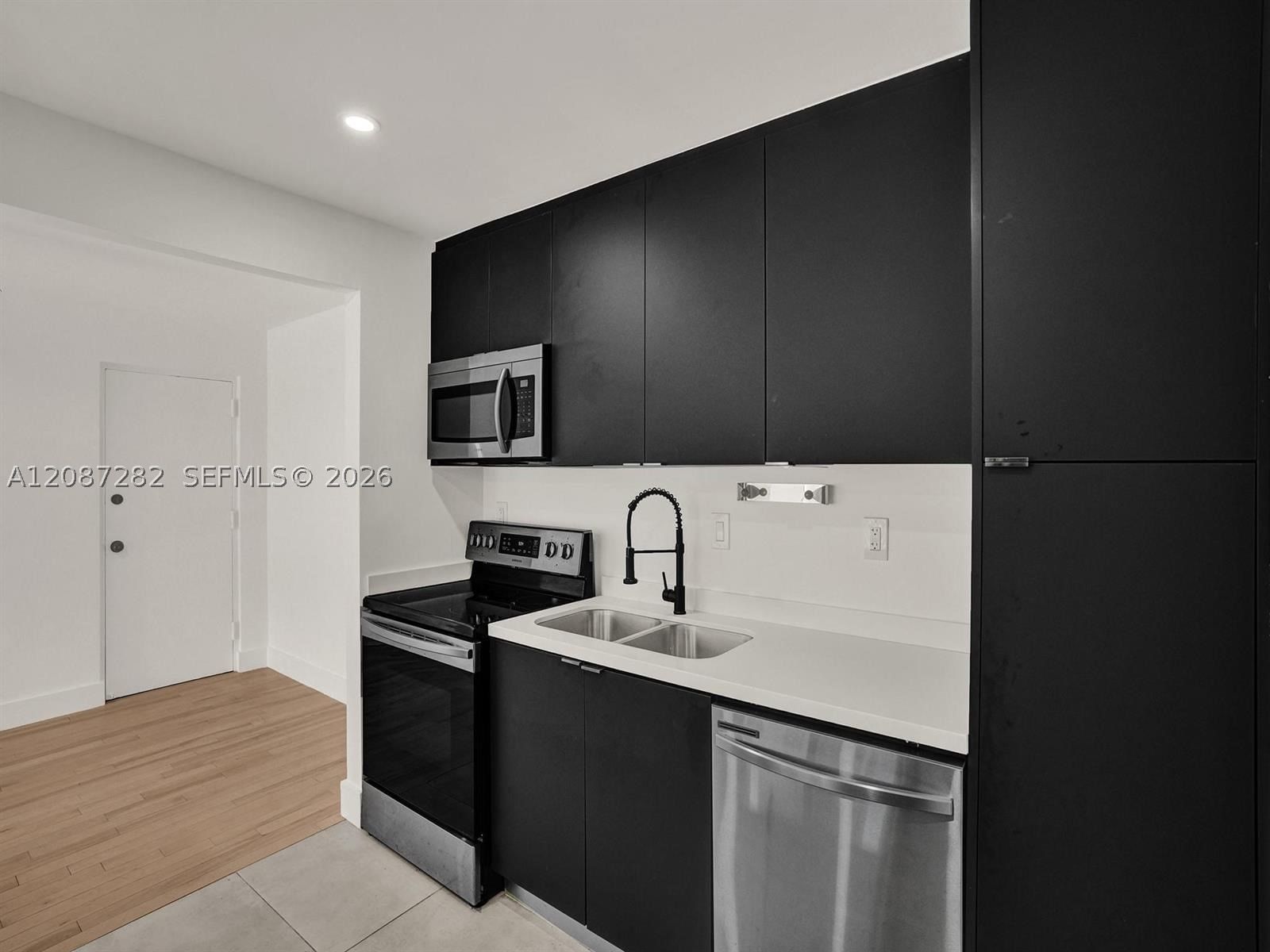 Real estate property located at 7111 Miami Lakes Dr N4, Miami-dade, Cypress Village Condo, Miami Lakes, FL