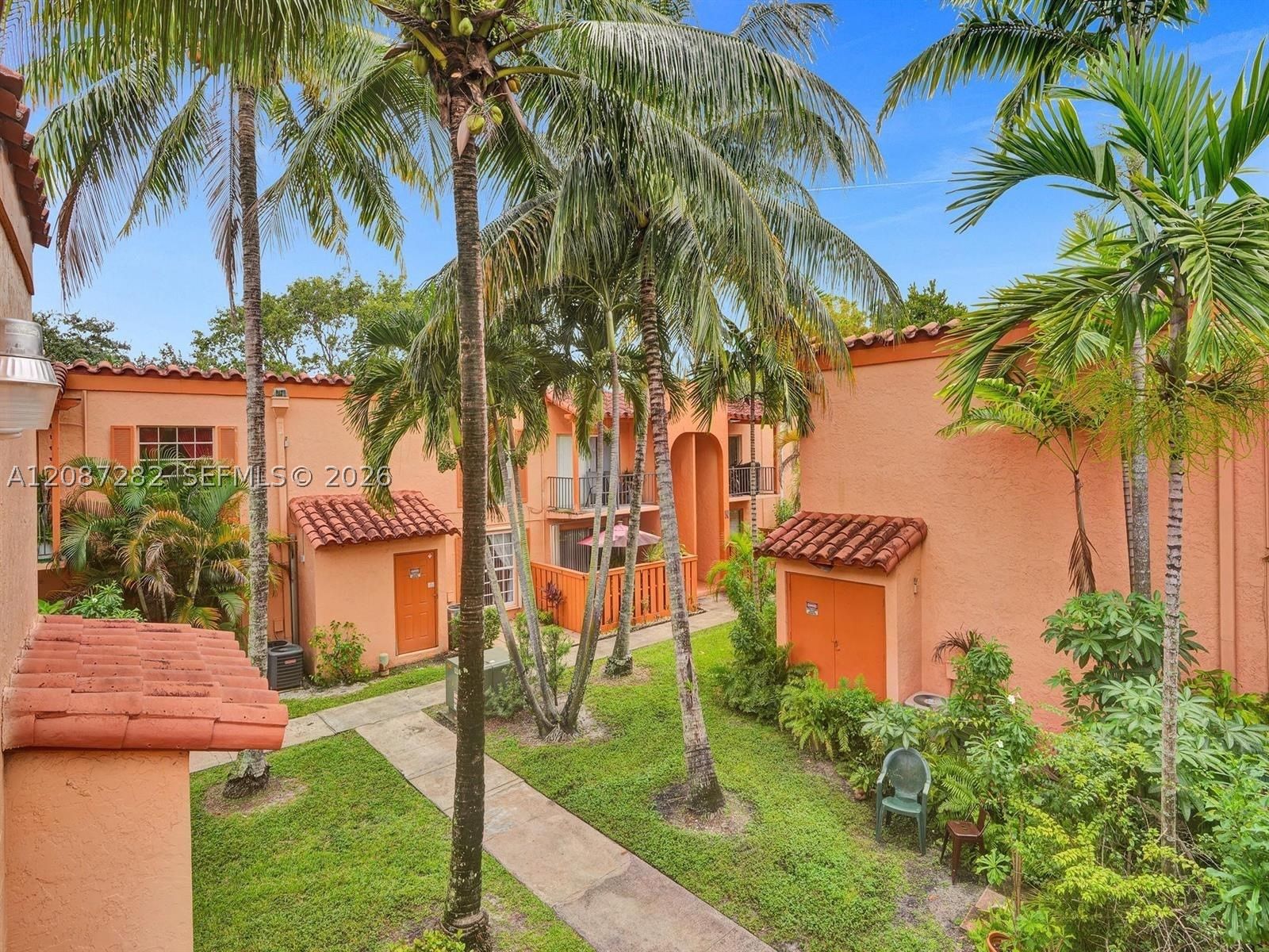 Real estate property located at 7111 Miami Lakes Dr N4, Miami-dade, Cypress Village Condo, Miami Lakes, FL