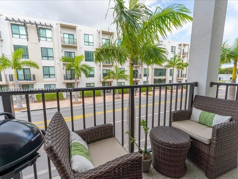 Real estate property located at 8201 41st St D-205, Miami-dade, Downtown Doral South Phas, Doral, FL