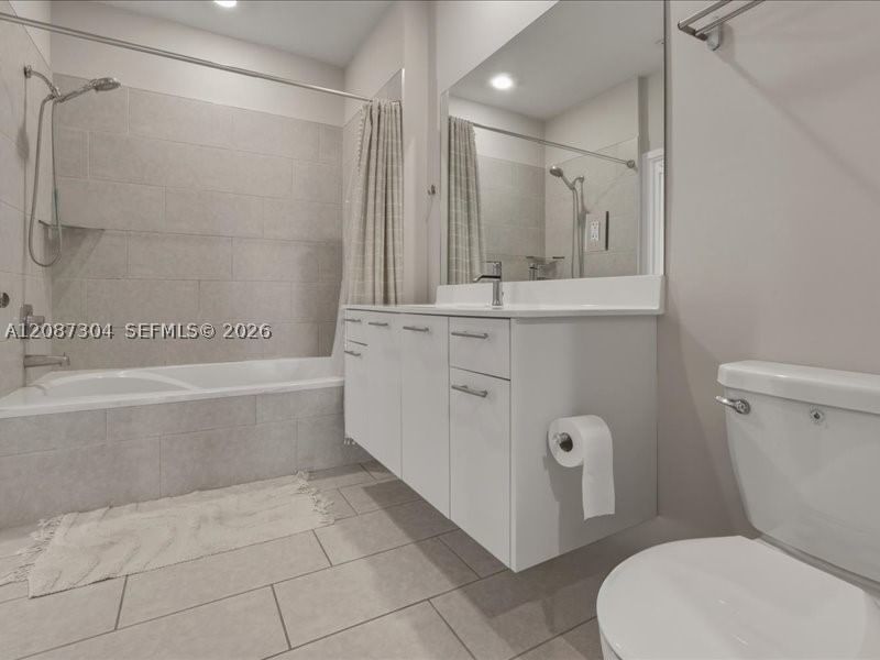 Real estate property located at 8201 41st St D-205, Miami-dade, Downtown Doral South Phas, Doral, FL