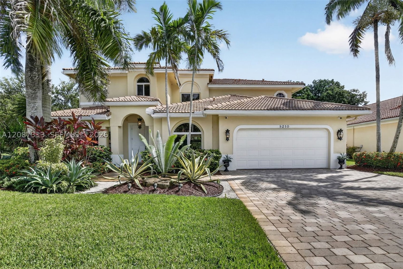Real estate property located at 8210 Phoenician Court, Broward, Phoenician Cove, Davie, FL