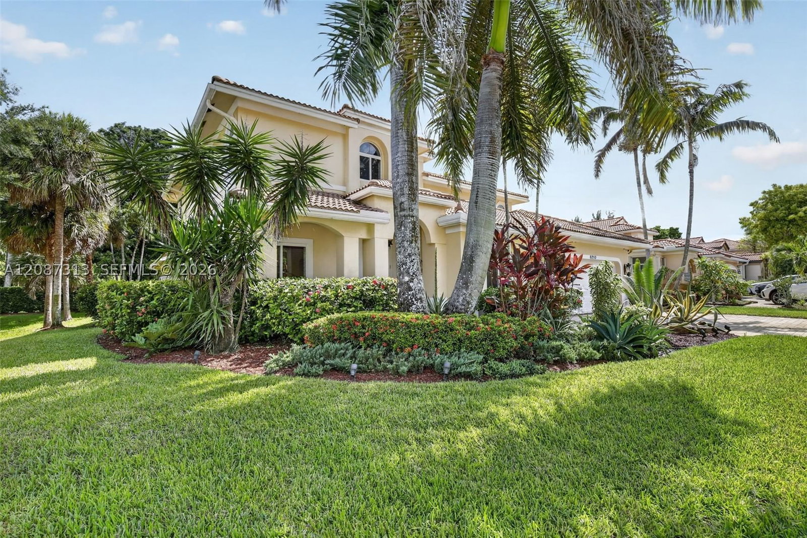 Real estate property located at 8210 Phoenician Court, Broward, Phoenician Cove, Davie, FL