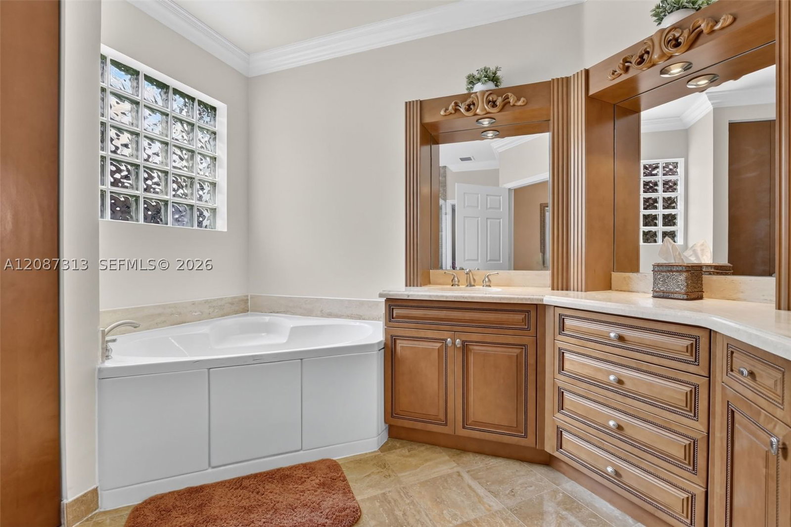 Real estate property located at 8210 Phoenician Court, Broward, Phoenician Cove, Davie, FL