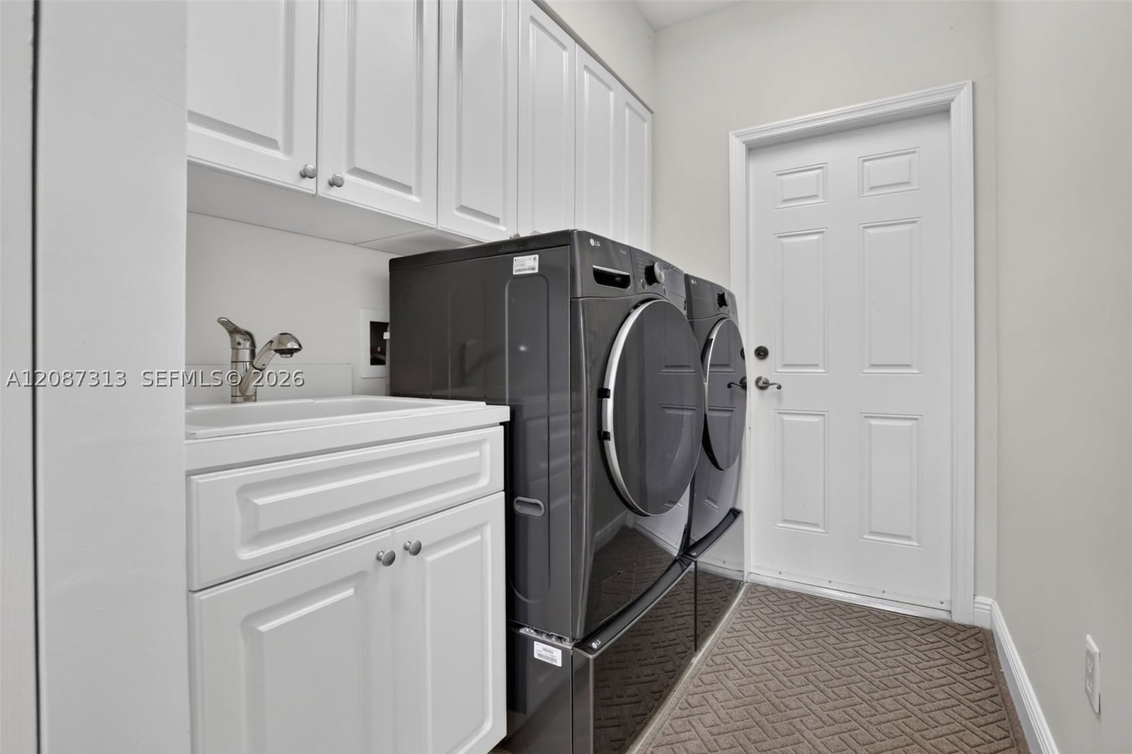 Real estate property located at 8210 Phoenician Court, Broward, Phoenician Cove, Davie, FL