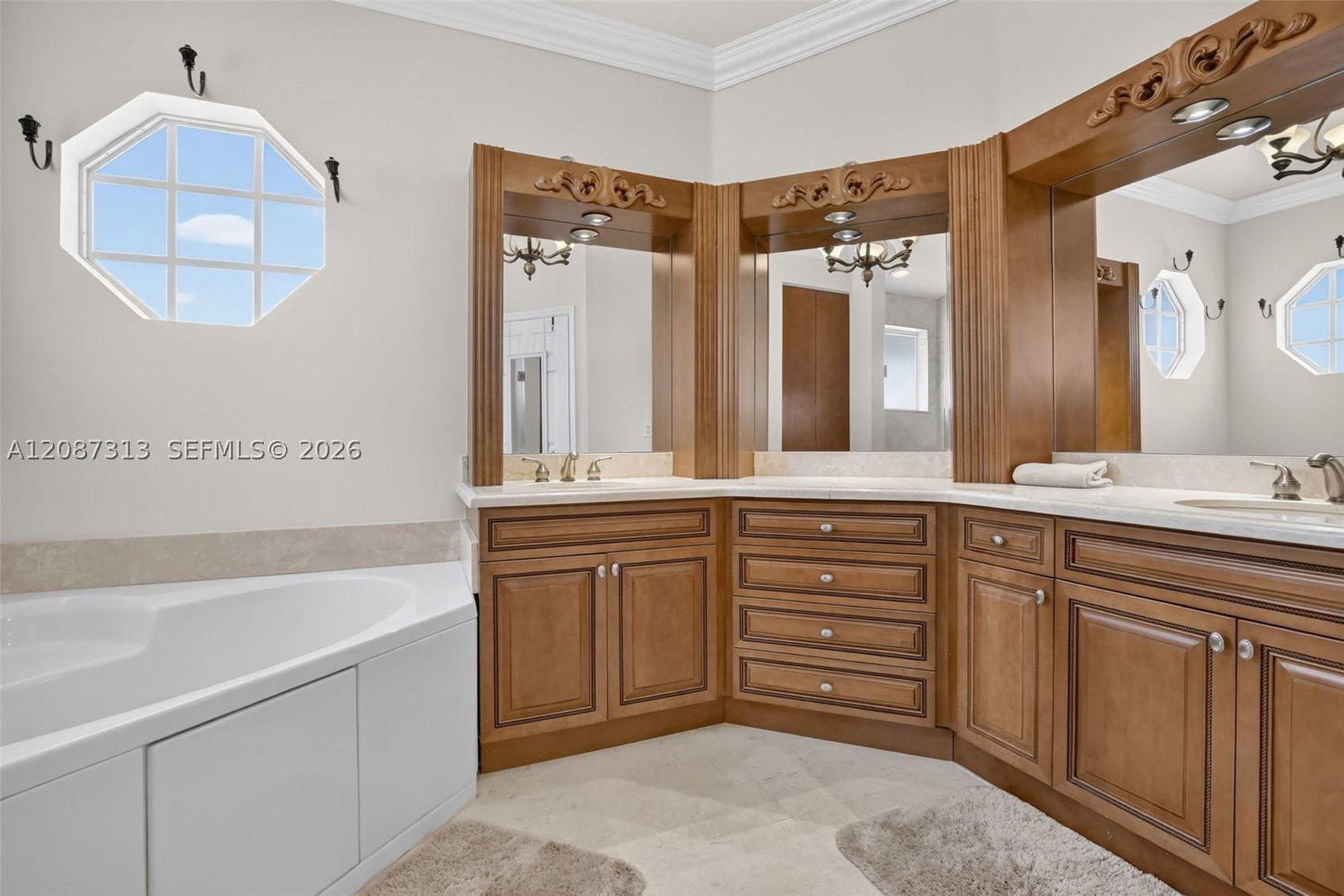 Real estate property located at 8210 Phoenician Court, Broward, Phoenician Cove, Davie, FL