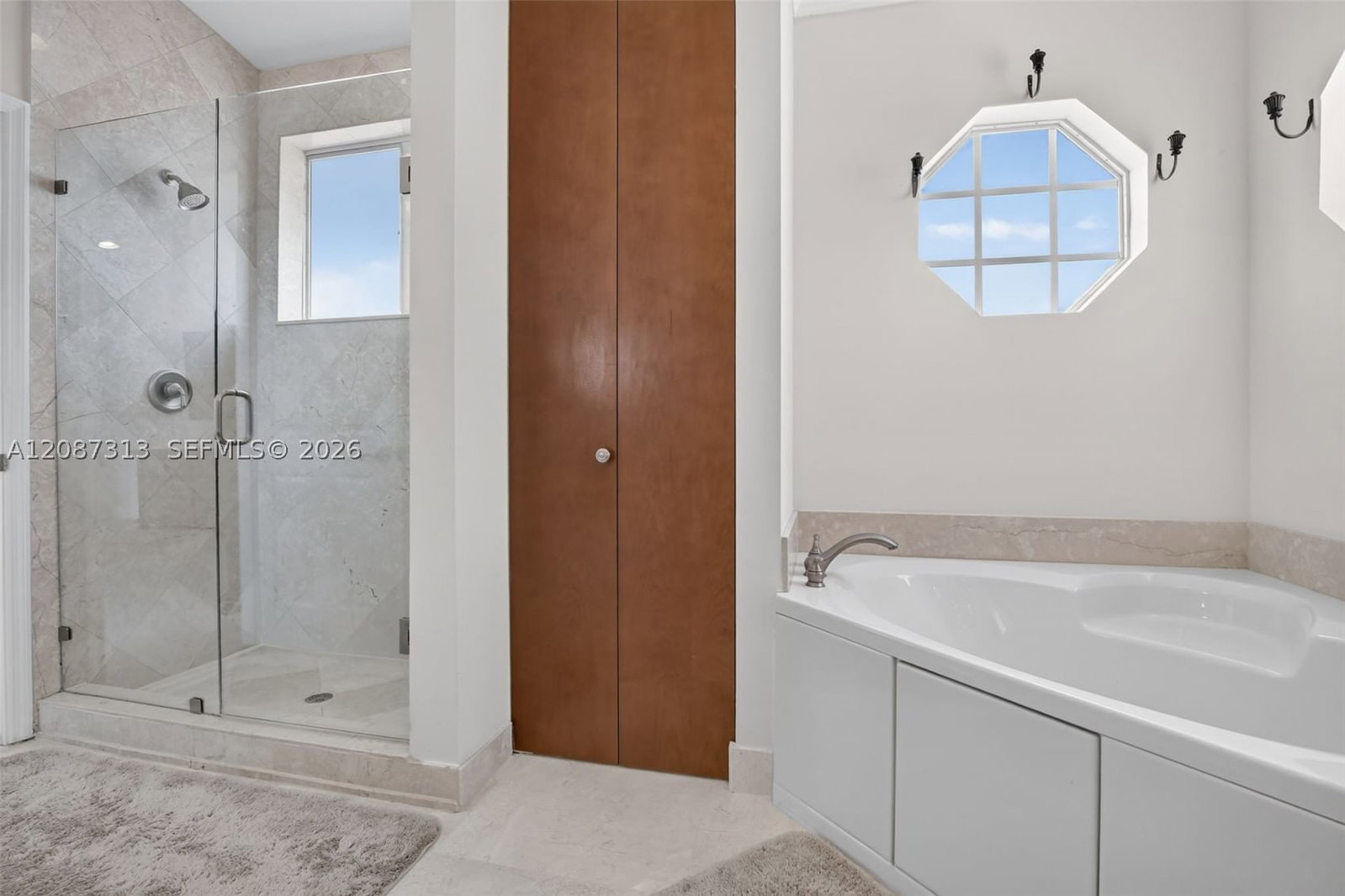 Real estate property located at 8210 Phoenician Court, Broward, Phoenician Cove, Davie, FL