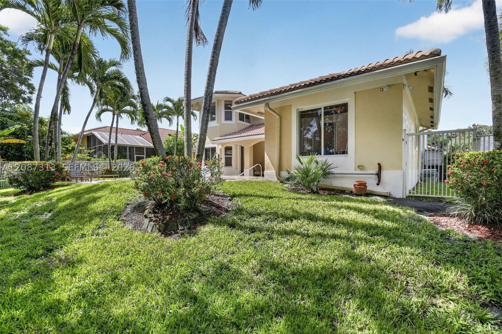 Real estate property located at 8210 Phoenician Court, Broward, Phoenician Cove, Davie, FL