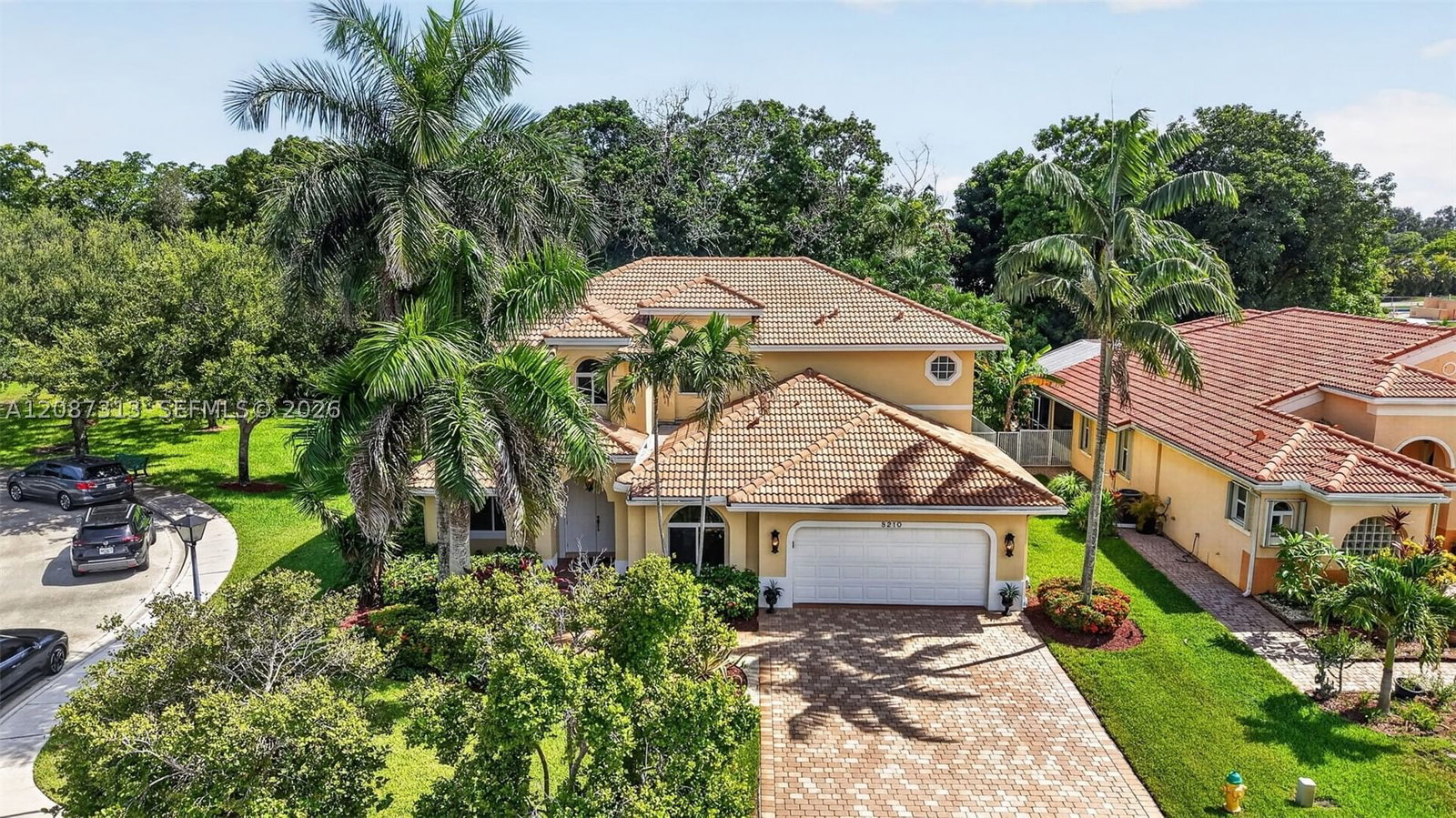 Real estate property located at 8210 Phoenician Court, Broward, Phoenician Cove, Davie, FL