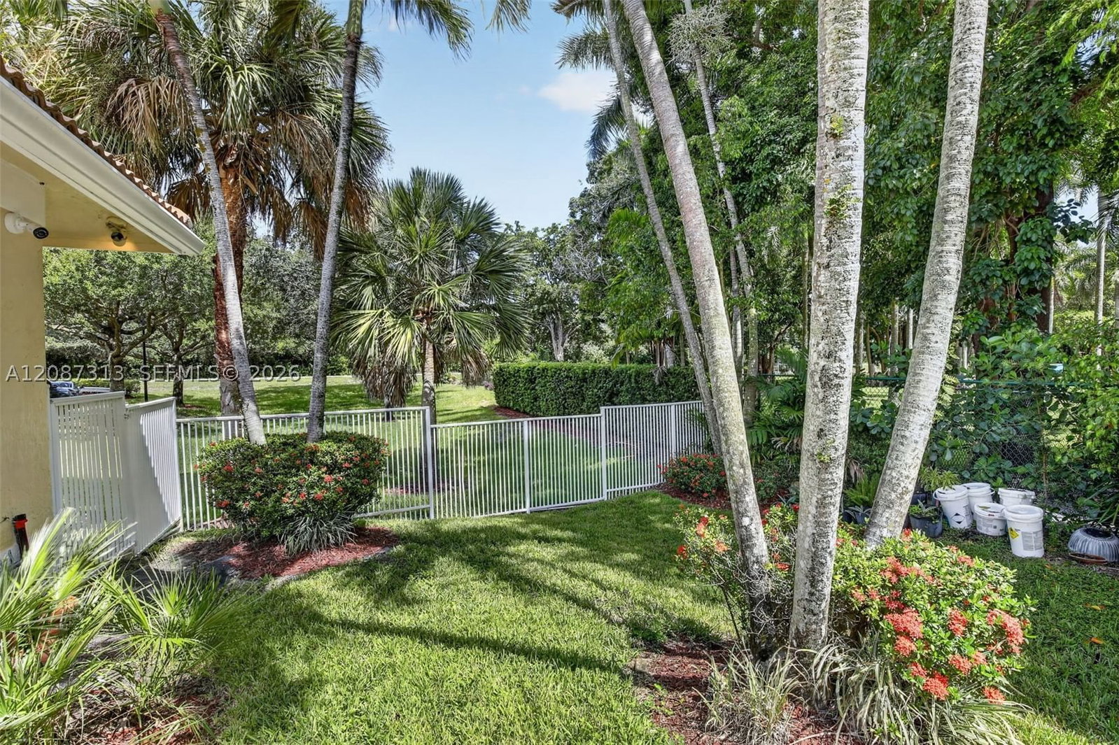 Real estate property located at 8210 Phoenician Court, Broward, Phoenician Cove, Davie, FL