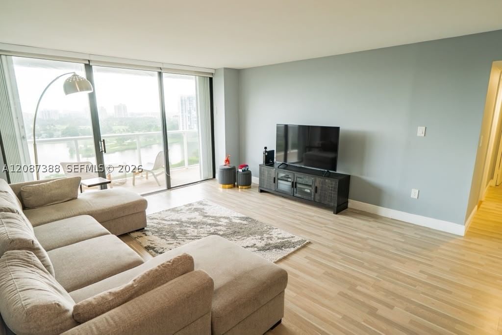 Real estate property located at 3701 Country Club Dr #1807, Miami-dade, Flamenco Condo Tower Ii, Aventura, FL