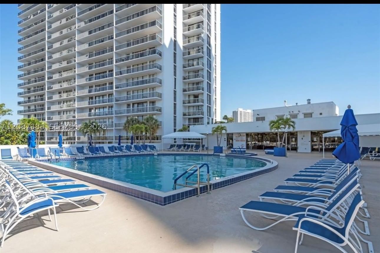 Real estate property located at 3701 Country Club Dr #1807, Miami-dade, Flamenco Condo Tower Ii, Aventura, FL
