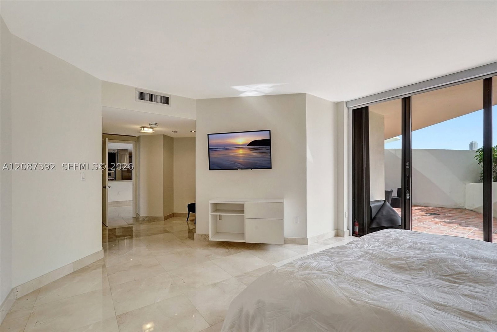 Real estate property located at 4000 ISLAND BLVD #402, Miami-dade, Williams Island, Aventura, FL